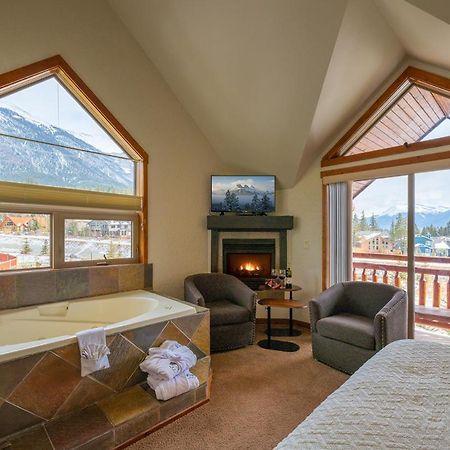 A Bear And Bison Country Inn Canmore Bagian luar foto
