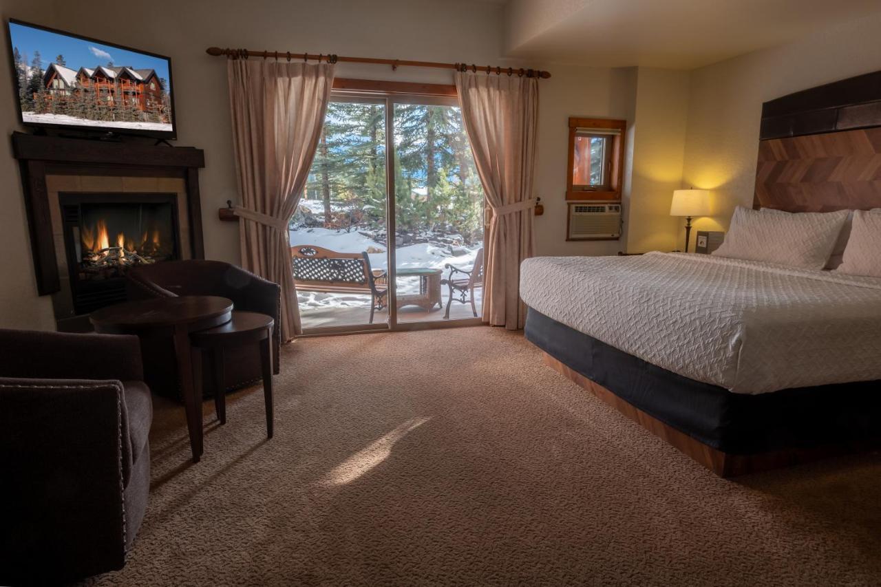 A Bear And Bison Country Inn Canmore Bagian luar foto