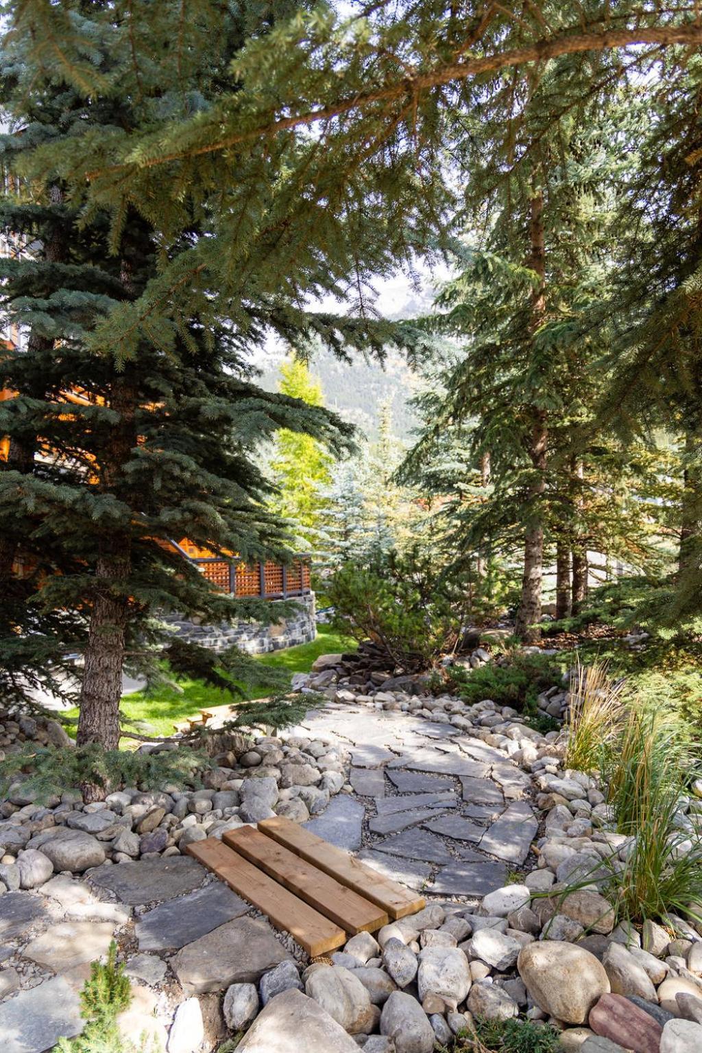 A Bear And Bison Country Inn Canmore Bagian luar foto
