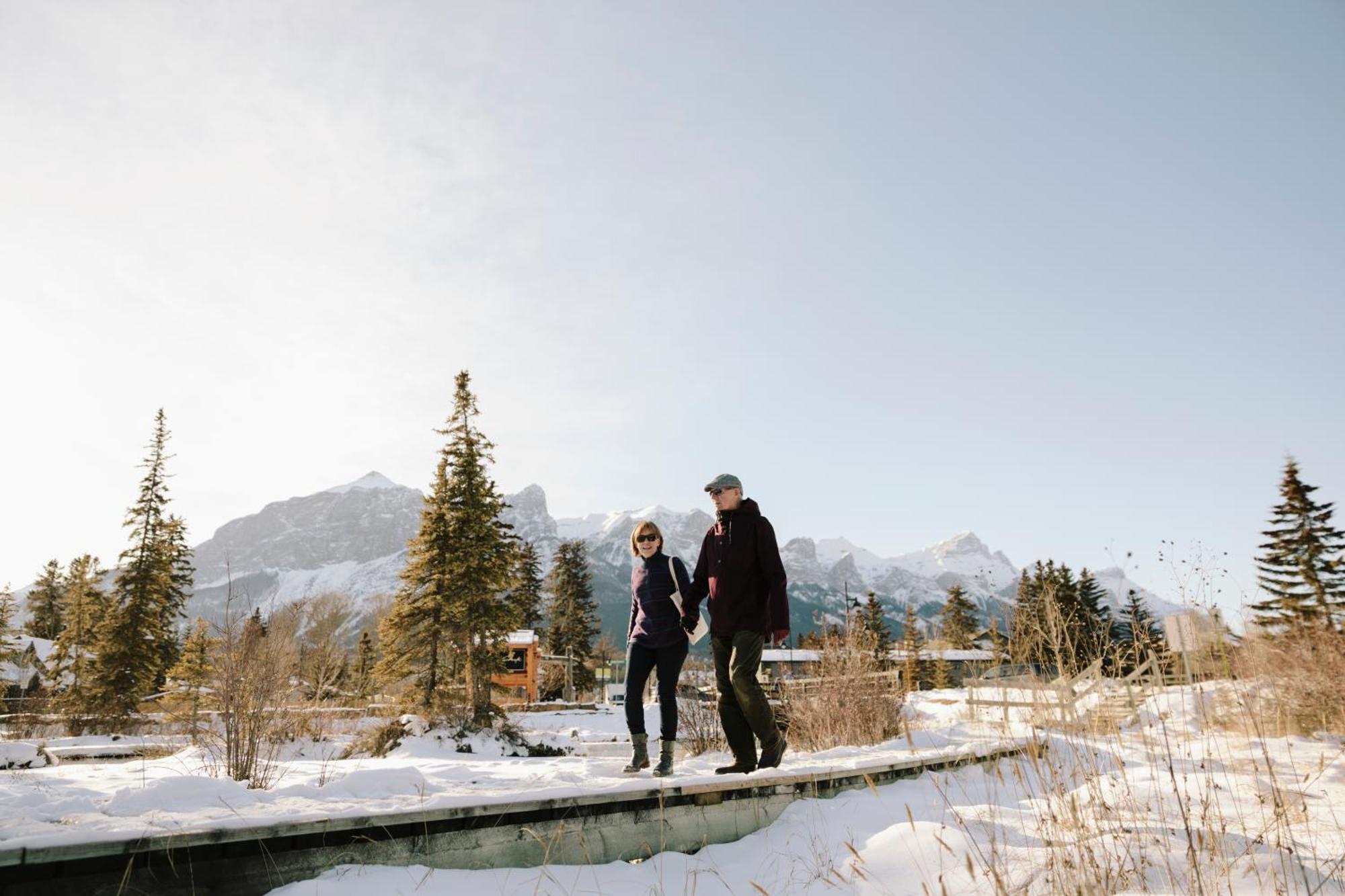 A Bear And Bison Country Inn Canmore Bagian luar foto